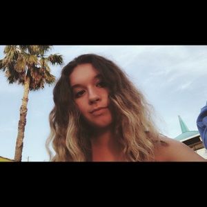 Meet your Posher, Alivia